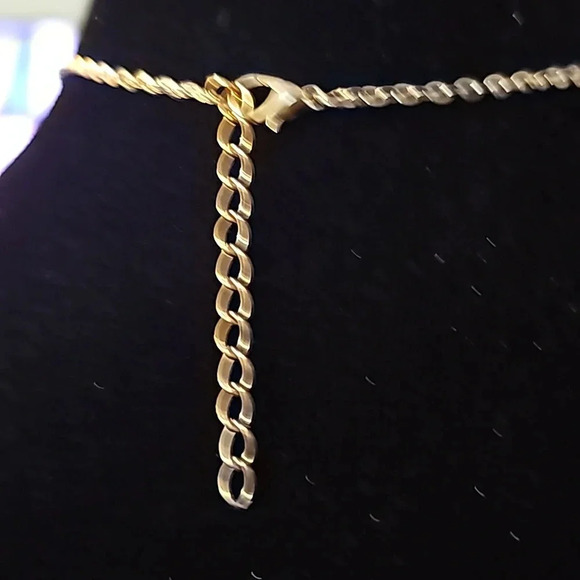 Y Necklace in Gold tone - Picture 4 of 4